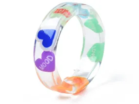 Craquez pour cette bague en résine transparente coeurs !