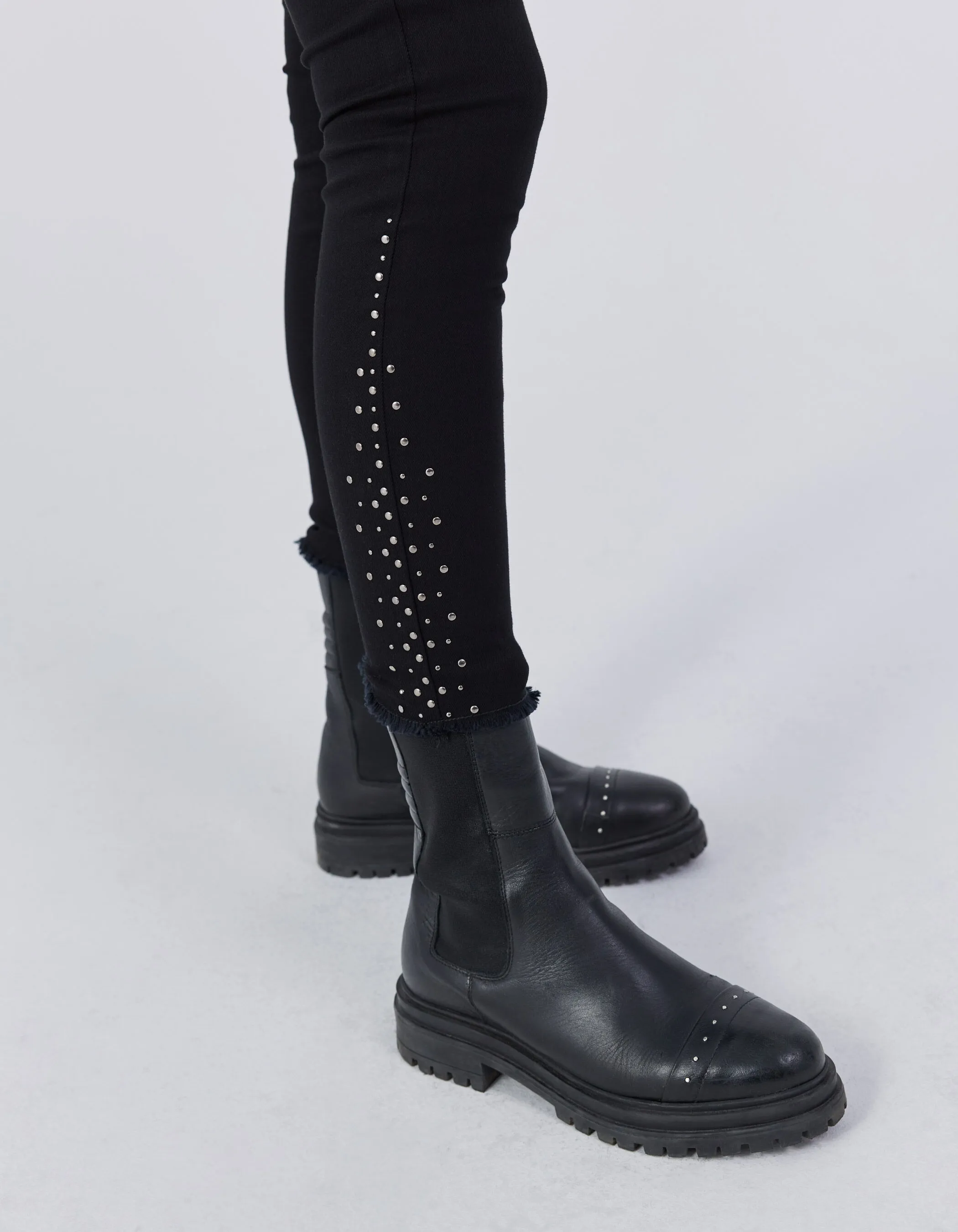 Jean slim noir sculpt up intense black clous bijoux femme