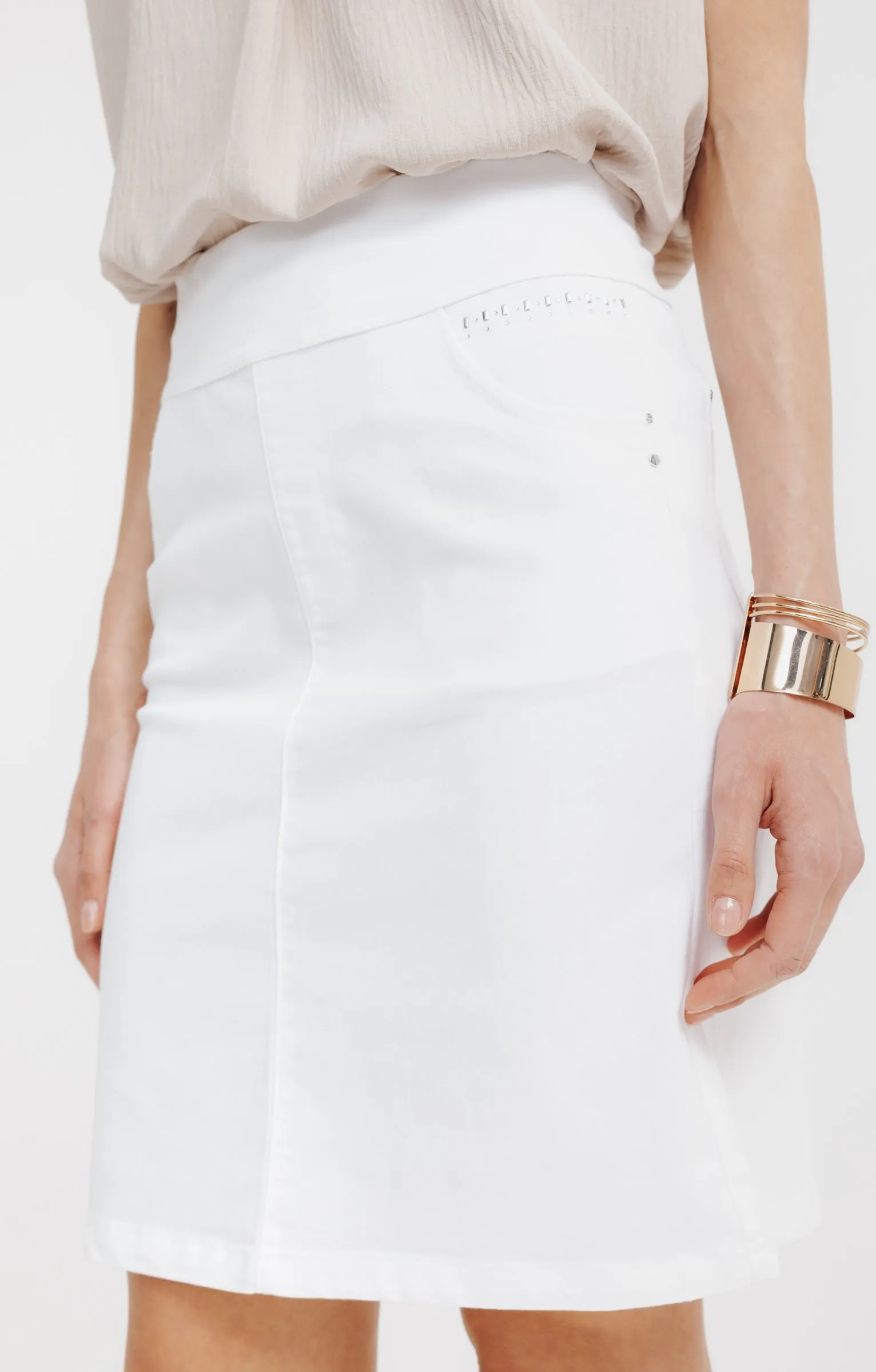 Jupe courte avec ceinture - 34,36 €
