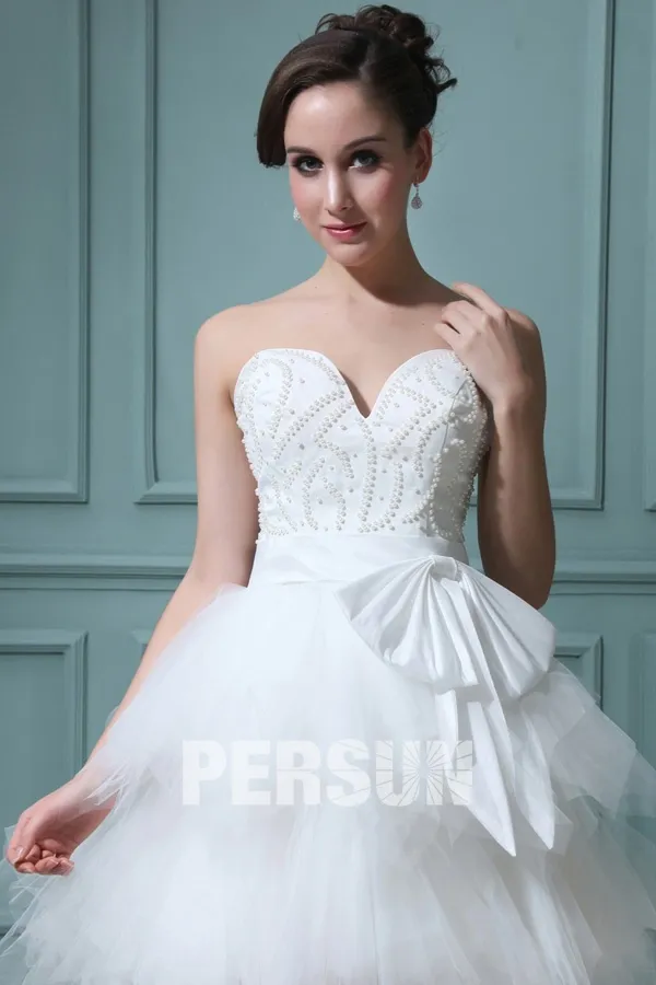 Mini robe de mariée bustier coeur à jupe évasée